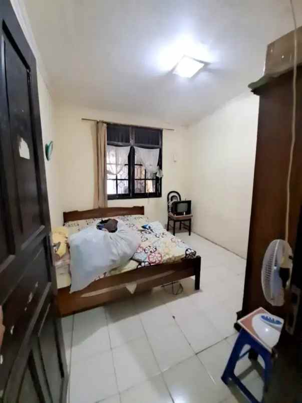 dijual rumah tinggal 2 lantai di petukangan selatan