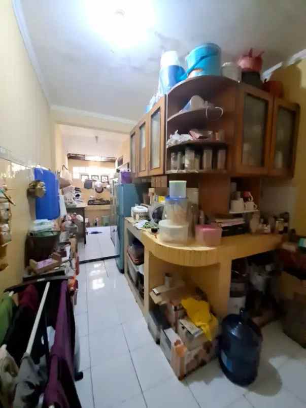 dijual rumah tinggal 2 lantai di petukangan selatan