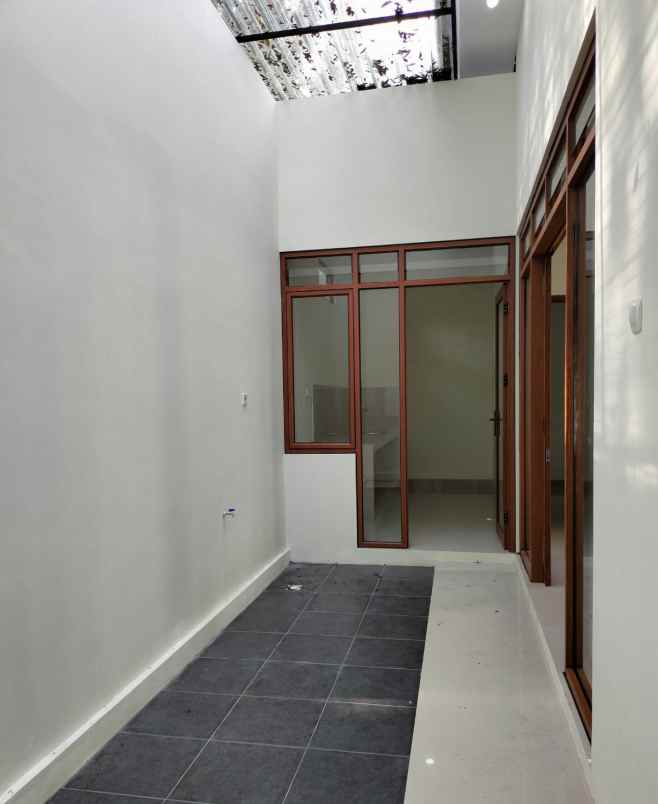 dijual rumah tirtoadi