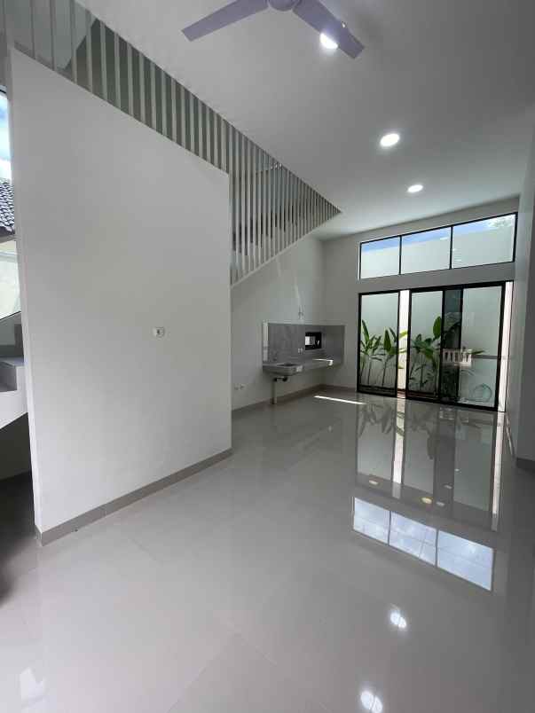 dijual rumah utara terminal