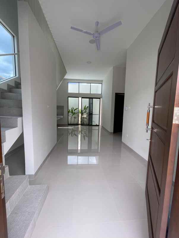 dijual rumah utara terminal