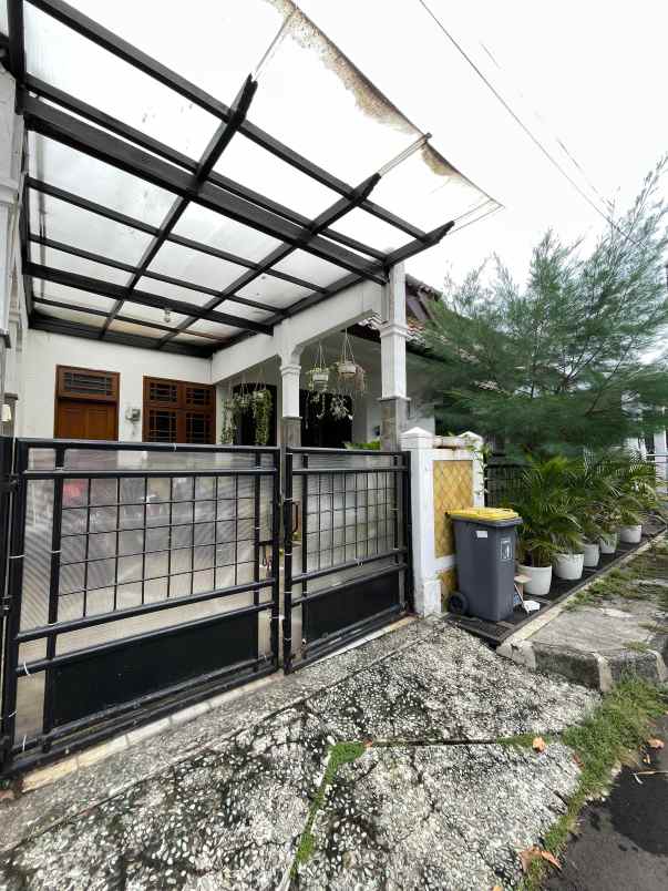 dijual rumah villa delima karang tengah