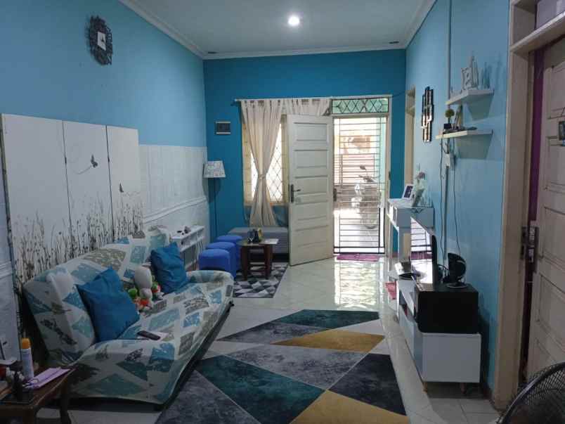 dijual rumah villa mutiara gading 3