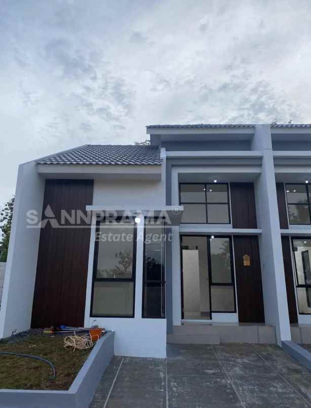 dijual rumah waru