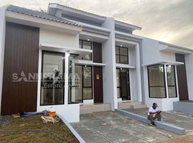 dijual rumah waru