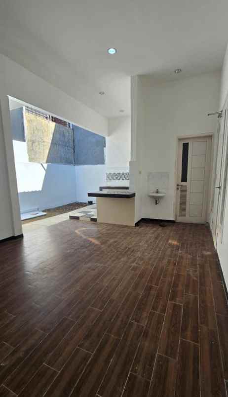 dijual rumah wiguna timur regency