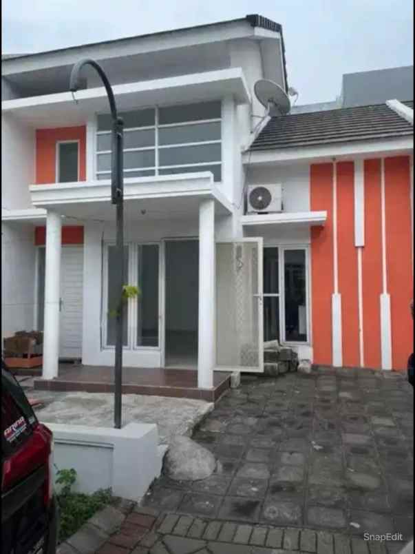 dijual rumah wisata semanggi