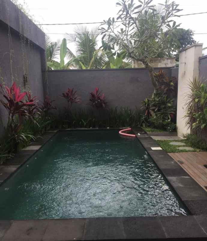 dijual rumah wisma permai barat