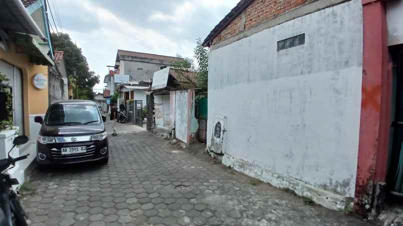 dijual tanah flyover janti