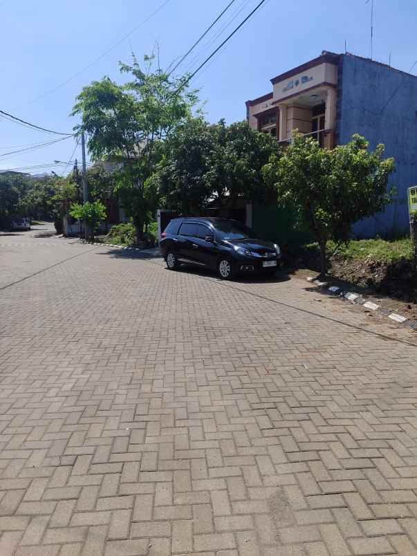 dijual tanah komplek puri indah