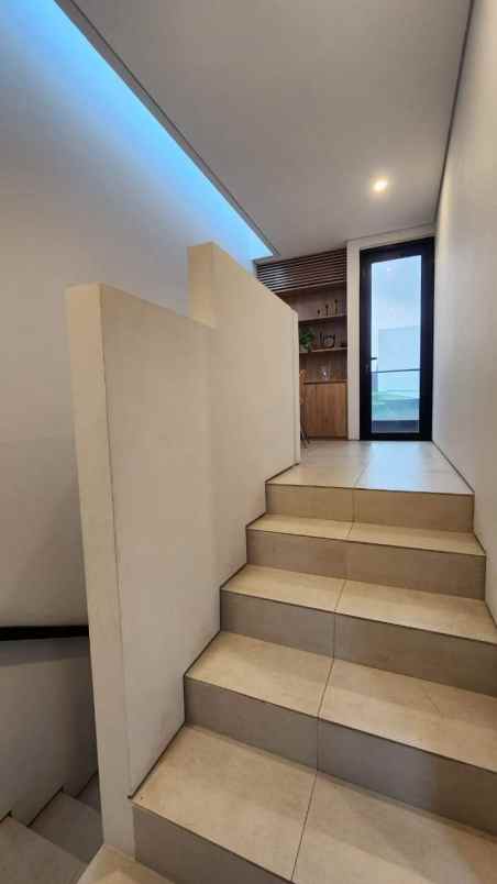 dijual townhouse modern tropis di cinangka pondok cabe