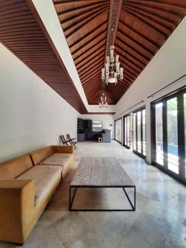 dijual villa cantik minimalis villa bidadari seminyak