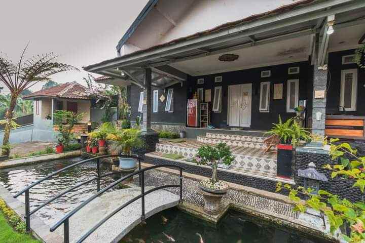 dijual villa desa nagrak kecamatan