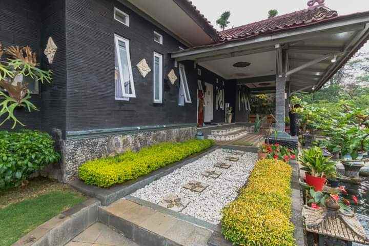 dijual villa desa nagrak kecamatan