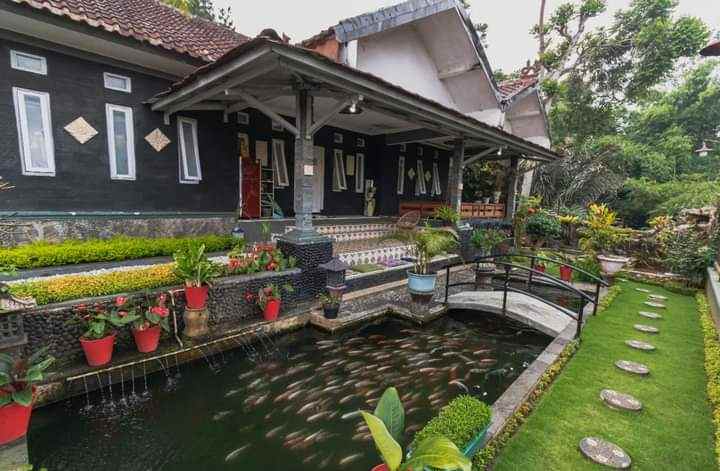 dijual villa desa nagrak kecamatan