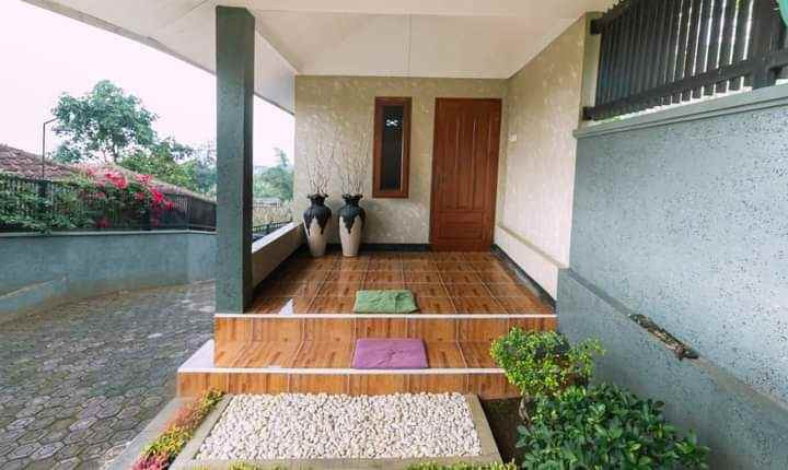 dijual villa desa nagrak kecamatan