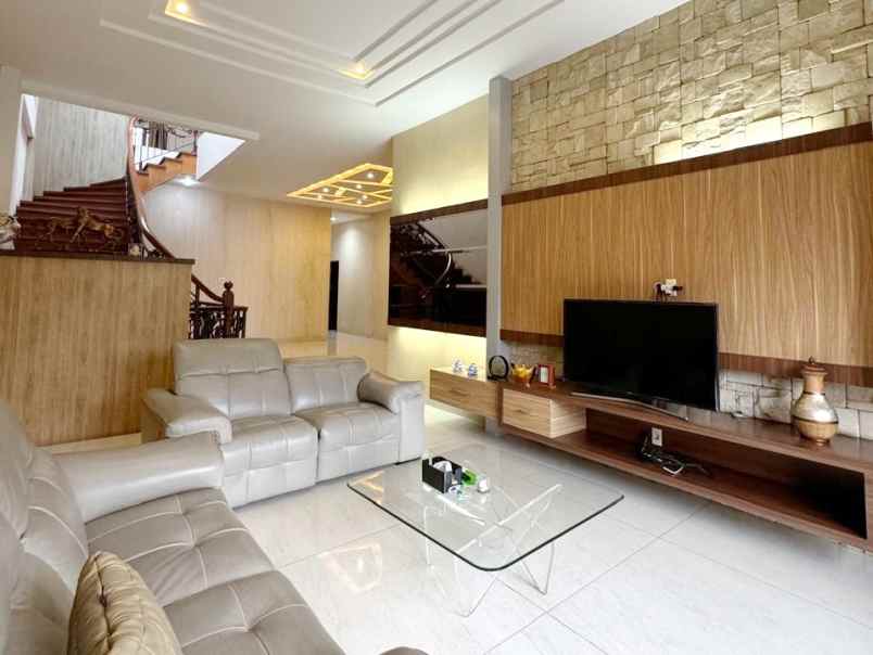 dijual villa jl rajawali medan estate