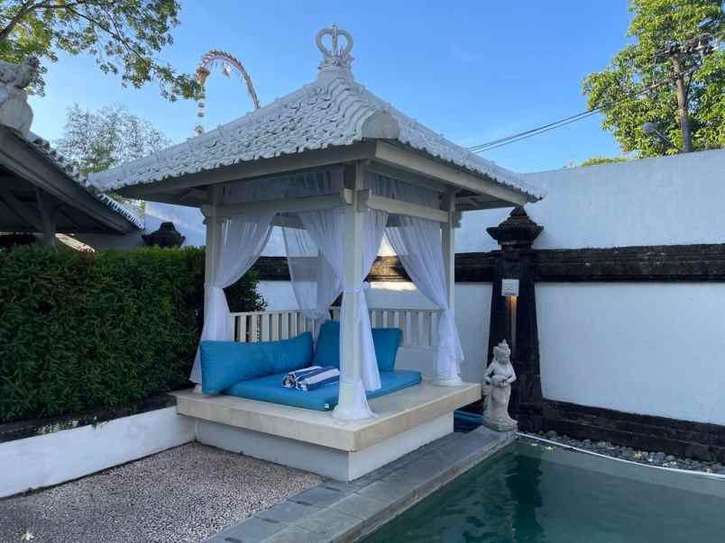 dijual villa kerobokan dekat seminyak