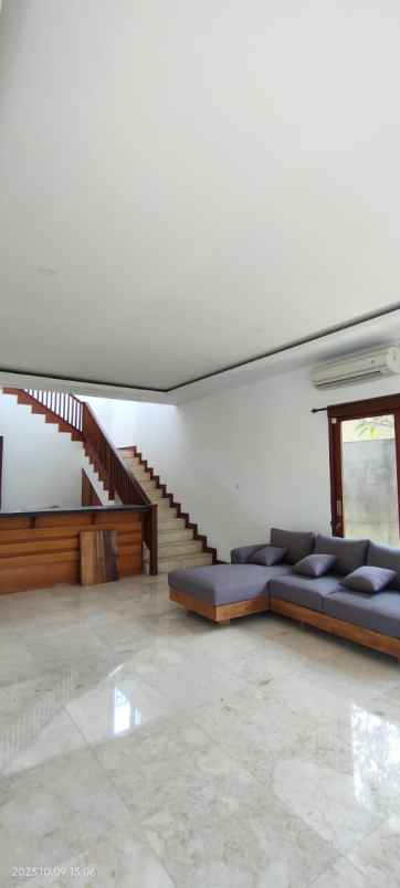 dijual villa lantai 2 lokasi ubud bali