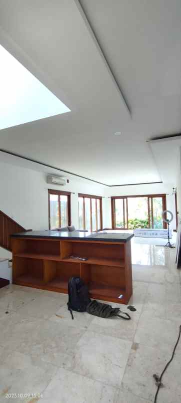 dijual villa lantai 2 lokasi ubud bali