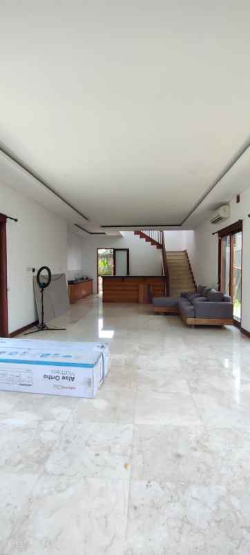 dijual villa lantai 2 lokasi ubud bali