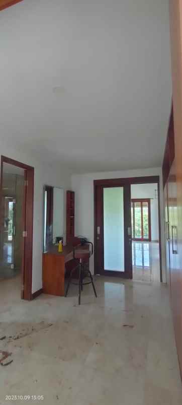 dijual villa lantai 2 lokasi ubud bali