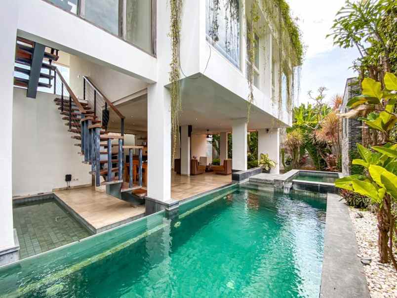 dijual villa lantai 2 lokasi umalas kerobokan