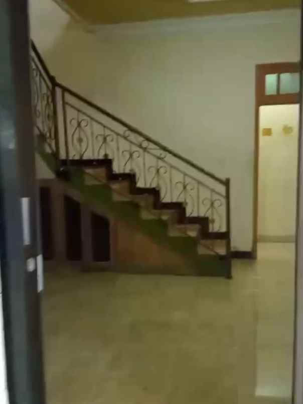 dijual villa tawangmangu karanganyar