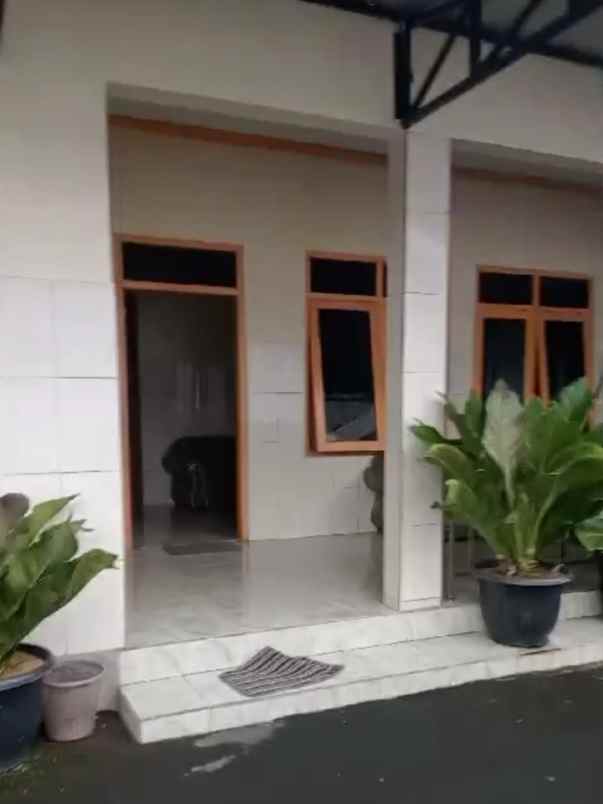 dijual villa tawangmangu karanganyar