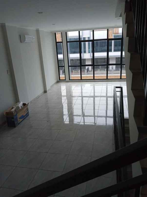 disewakan ruko crystal commercial summarecon bekasi