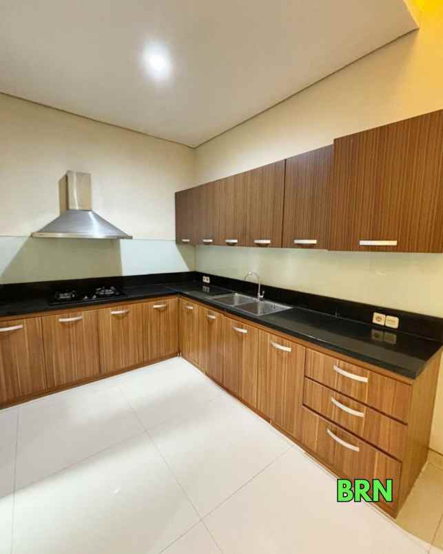 disewakan rumah araya