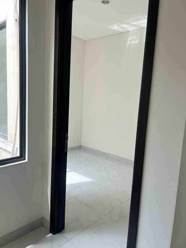 disewakan rumah lavon swan city cikupa