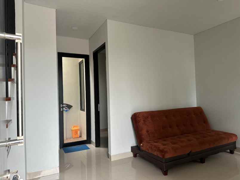 disewakan rumah pantai mentari