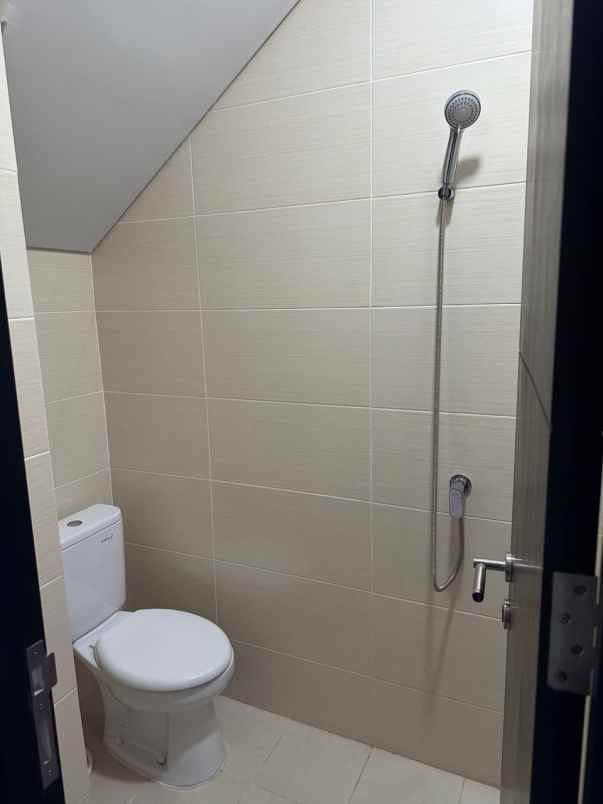 disewakan rumah pantai mentari