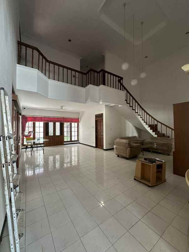 disewakan rumah prapen indah timur