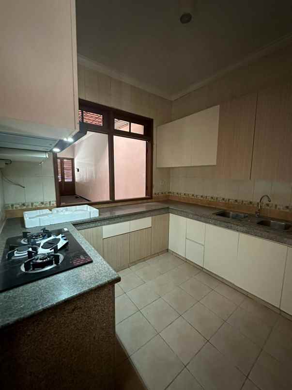 disewakan rumah prapen indah timur