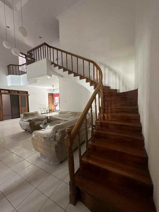 disewakan rumah prapen indah timur