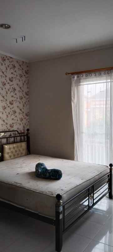 disewakan rumah summarecon bekasi cluster