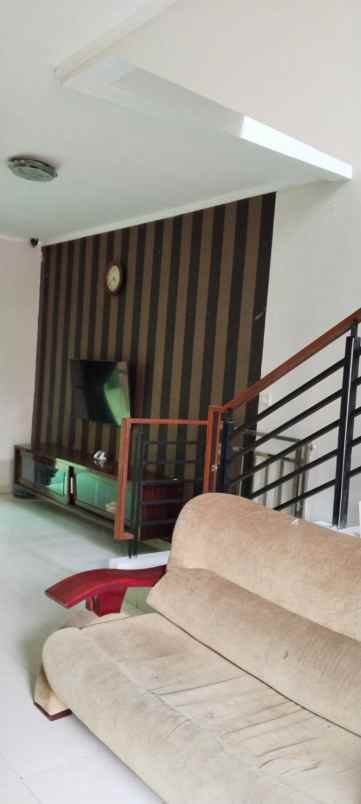disewakan rumah summarecon bekasi cluster