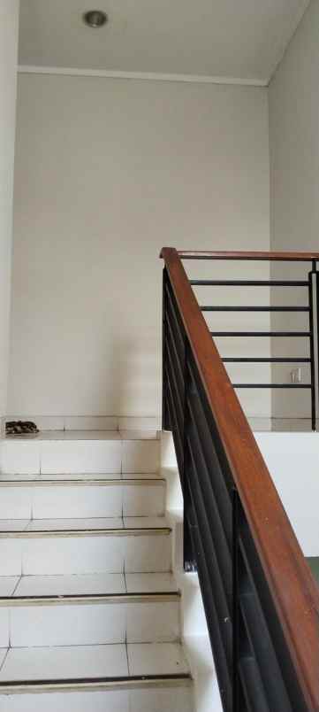 disewakan rumah summarecon bekasi cluster