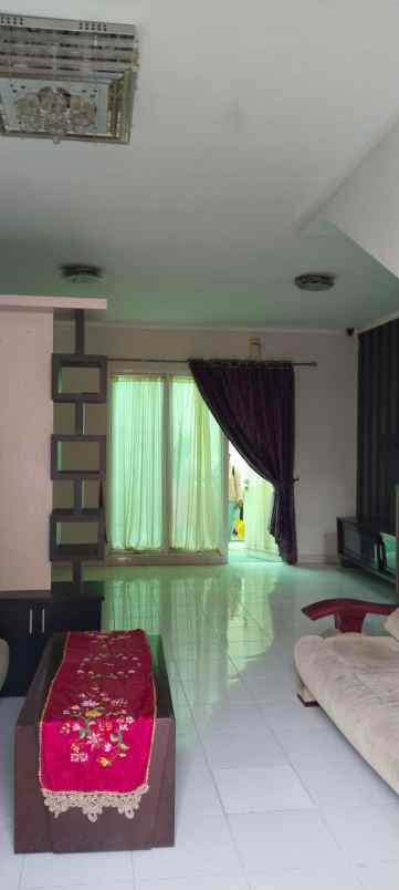 disewakan rumah summarecon bekasi cluster