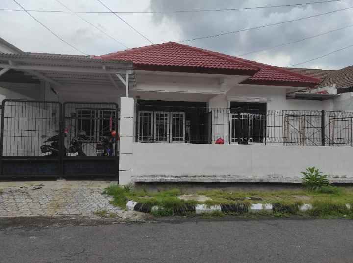 disewakan rumah sutorejo prima