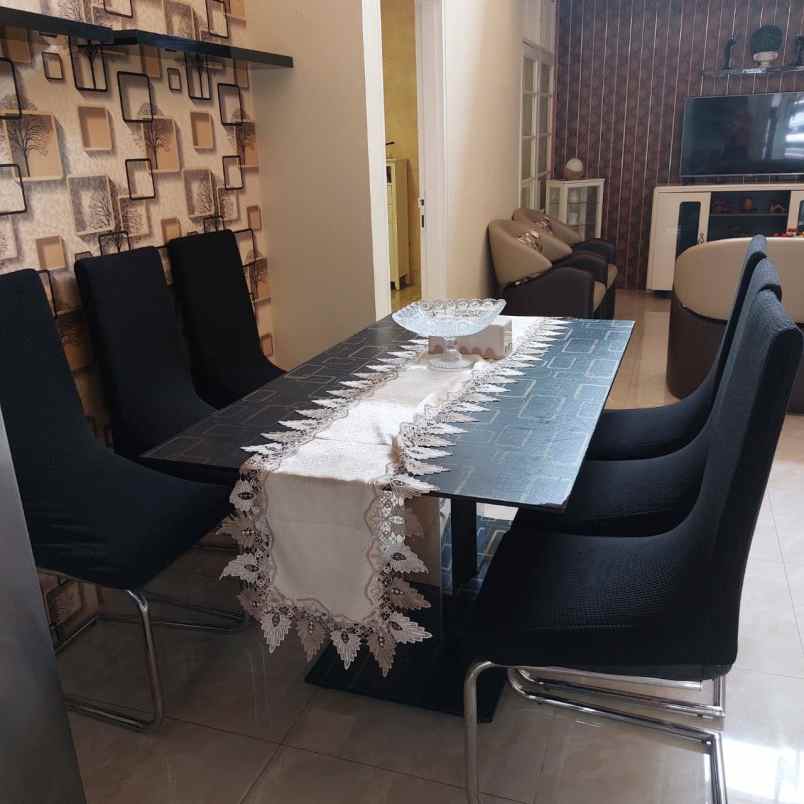 disewakan rumah taman internasional