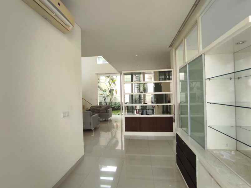 disewakan rumah the mansion pakuwon indah