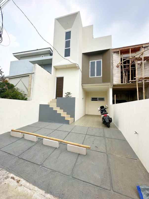 dp 0 all in rumah split level di cipayung