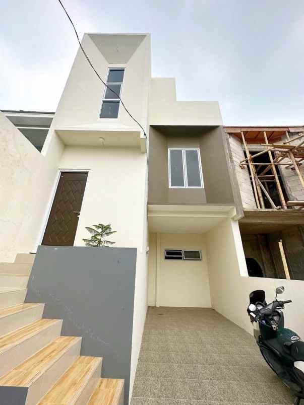 dp 0 all in rumah split level di cipayung