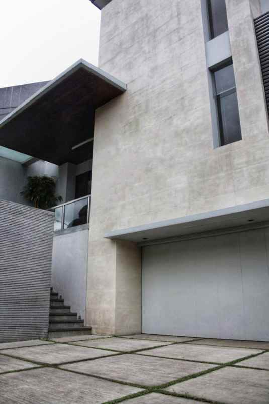 jarang ada rumah sayap surya sumantri pasteur bandung