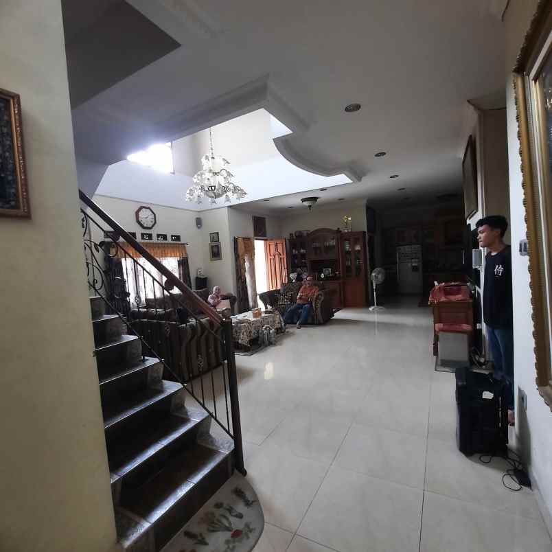 jual beli rumah beserta isinya 80
