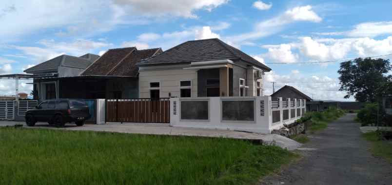 jual murah rumah besar tanah luas di prambanan klaten