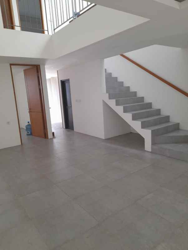 jual rumah baru 2 lt dekat griya buahbatu bandung